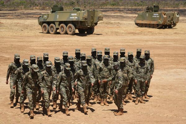 Aunque las tropas estadounidenses y chinas están presentes en las maniobras, no se entrenan juntas.En la foto: los militares chinos durante las maniobras en Brasil. - Sputnik Mundo