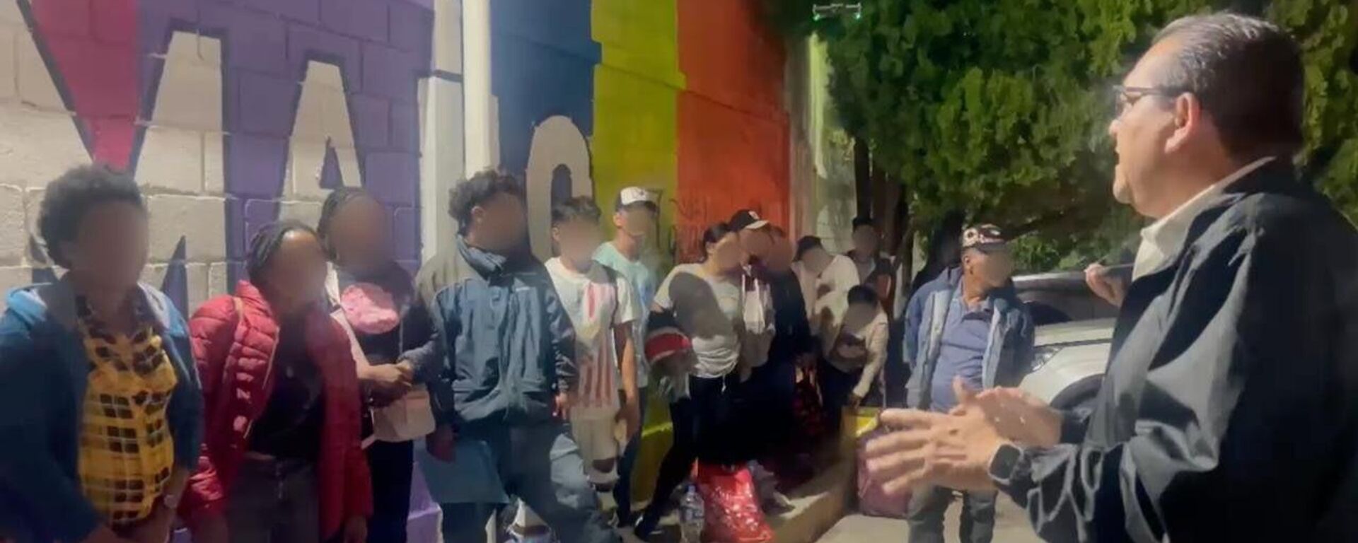 Migrantes con citas CBP One para solicitar asilo en EEUU son atendidos por personal de Instituto Nacional de Migración en México. - Sputnik Mundo, 1920, 18.01.2026