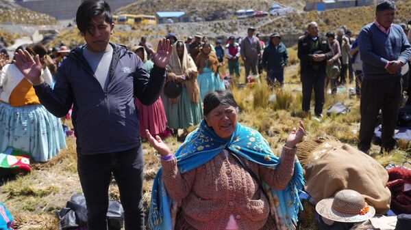 Bolivianos rezan por lluvia en medio de la sequía en Bolivia (archivo) - Sputnik Mundo