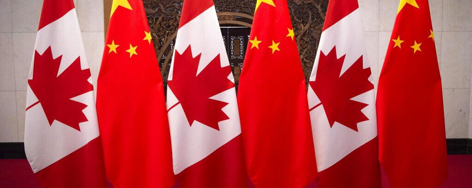 Banderas de Canadá y China - Sputnik Mundo, 1920, 13.09.2024