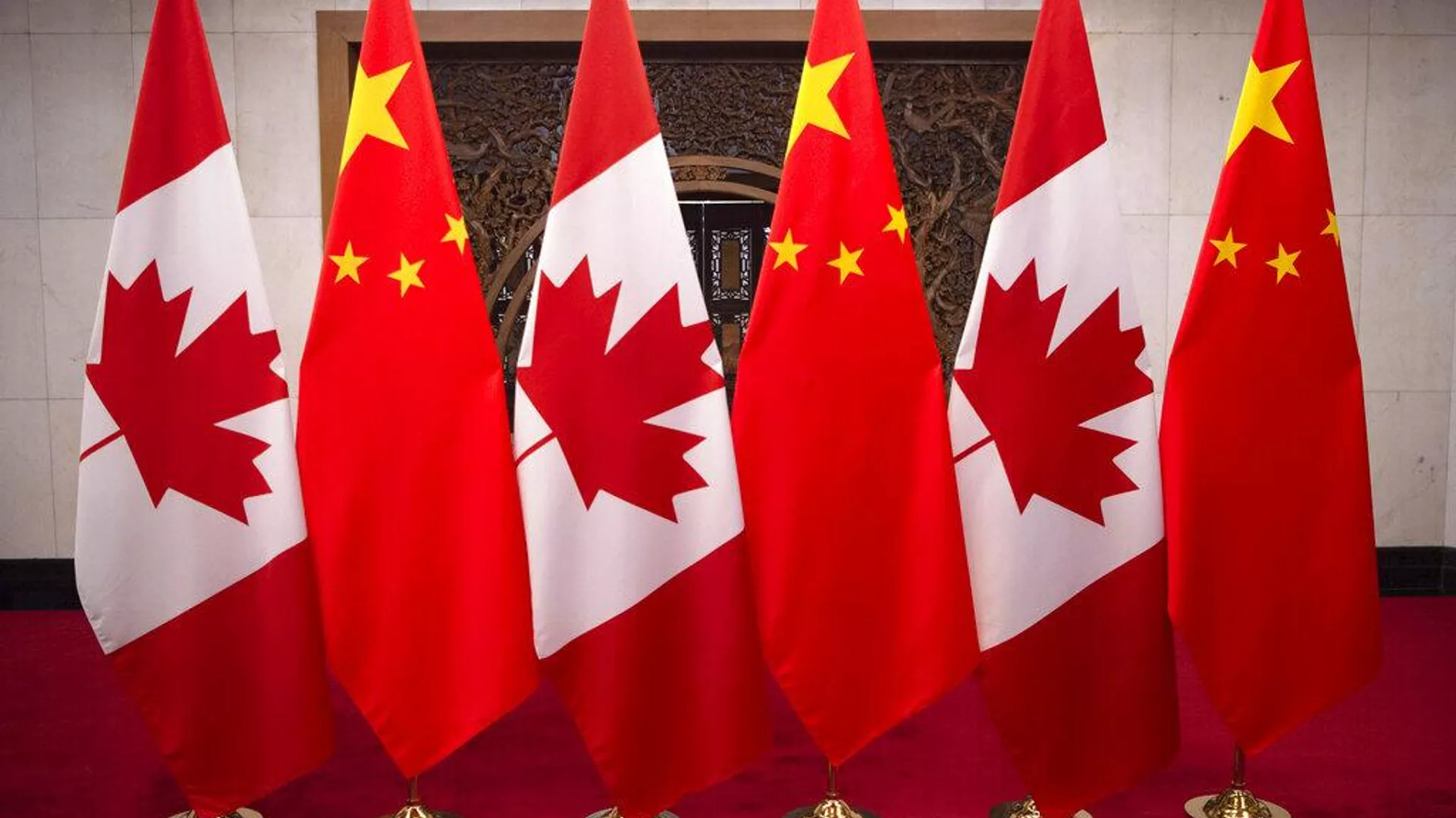 Banderas de Canadá y China - Sputnik Mundo, 1920, 13.09.2024