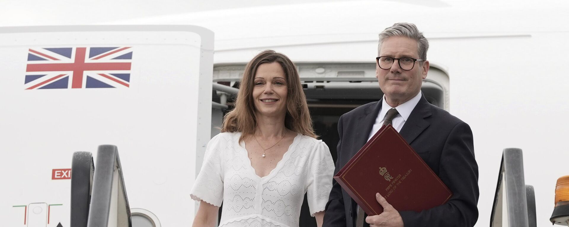 Keir Starmer, primer ministro del Reino Unido, junto a su esposa, Victoria Starmer - Sputnik Mundo, 1920, 15.09.2024