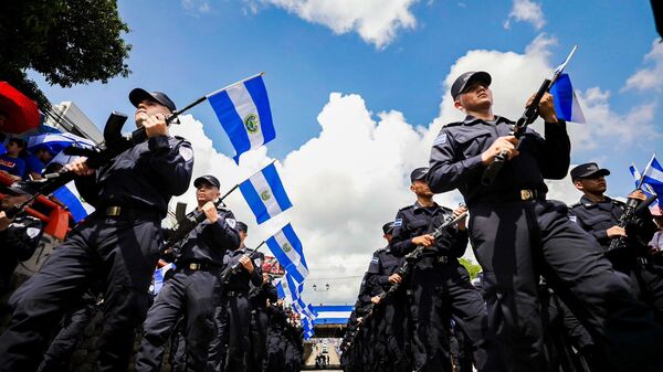 Imagen del desfile militar realizado en San Salvador este domingo 15 de septiembre. - Sputnik Mundo