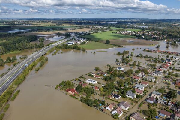 Desbordamiento del río en la zona de Ostrava-Koblov, República Checa. - Sputnik Mundo