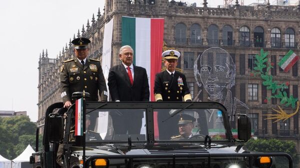 AMLO encabeza el desfile militar  - Sputnik Mundo