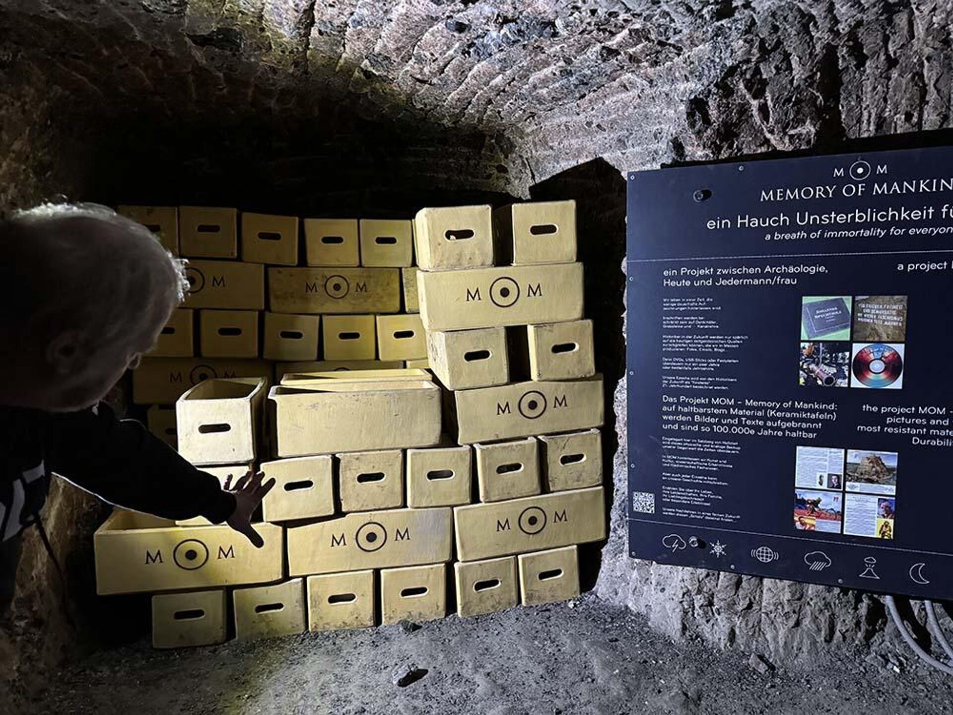 El cristal 5D se guarda en el archivo de la Memoria de la Humanidad, una cápsula del tiempo especial situada en una cueva de sal en Hallstatt (Austria). - Sputnik Mundo, 1920, 22.09.2024