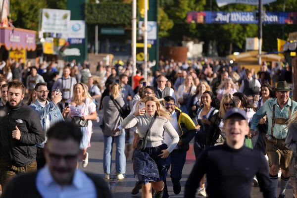 Oktoberfest figura en el Libro Guinness de los Récords como la mayor fiesta del mundo. - Sputnik Mundo