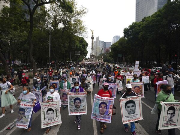 A 10 años de Ayotzinapa A 10 años de Ayotzinapa - Sputnik Mundo