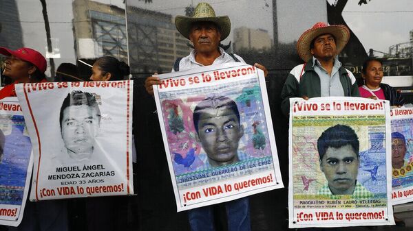 Los padres de los normalistas se reunieron este 4 de diciembre con la presidenta de México. - Sputnik Mundo