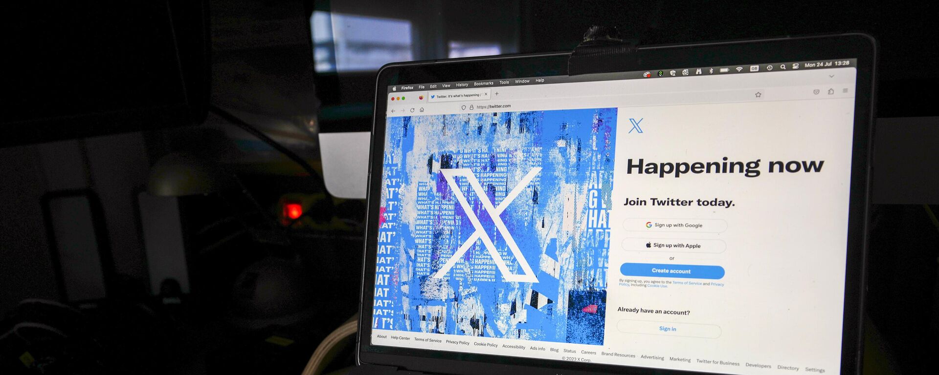 El logotipo de X aparece en la pantalla de un ordenador  - Sputnik Mundo, 1920, 26.09.2024