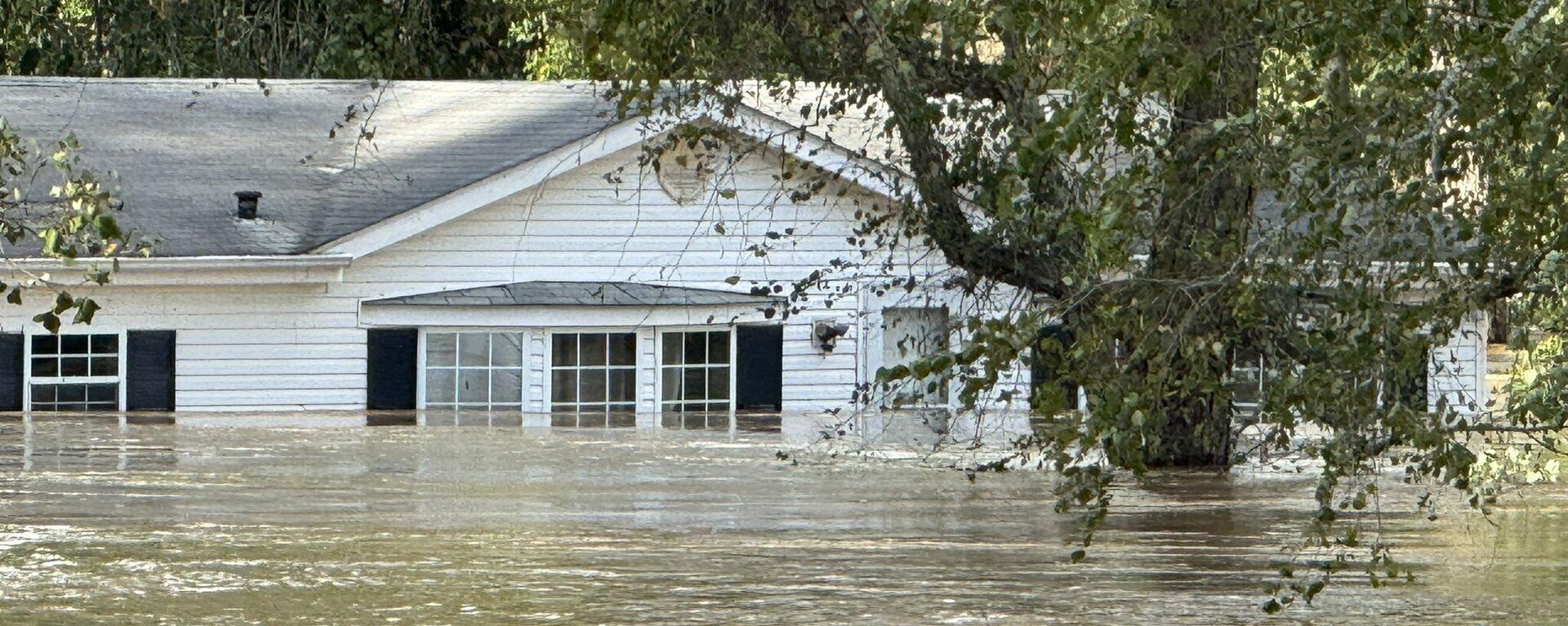 Una casa en Carolina del Norte tras el paso del huracán Helene  - Sputnik Mundo, 1920, 01.10.2024