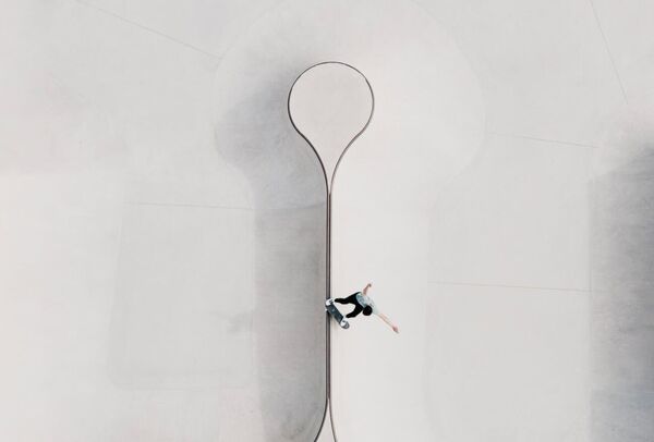 Acción minimalista del fotógrafo Alex Berasategi obtuvo el primer puesto en la modalidad de Deporte del concurso.El rodaje tuvo lugar en Azpeitia (España), la ciudad natal de Alex. - Sputnik Mundo