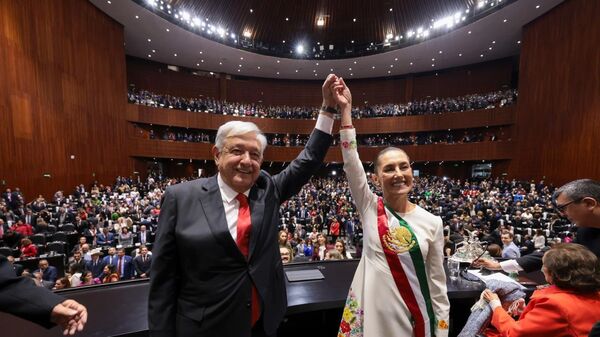 López Obrador junto a la nueva presidenta de México, Claudia Sheinbaum Pardo. Foto: Gobierno de México - Sputnik Mundo