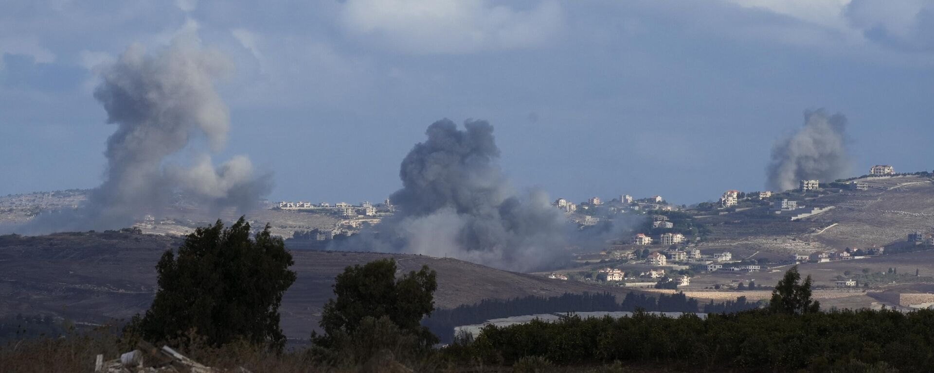 Bombardeo israelí en el sur del Líbano, visto desde el norte de Israel, el 2 de octubre de 2024 - Sputnik Mundo, 1920, 02.10.2024