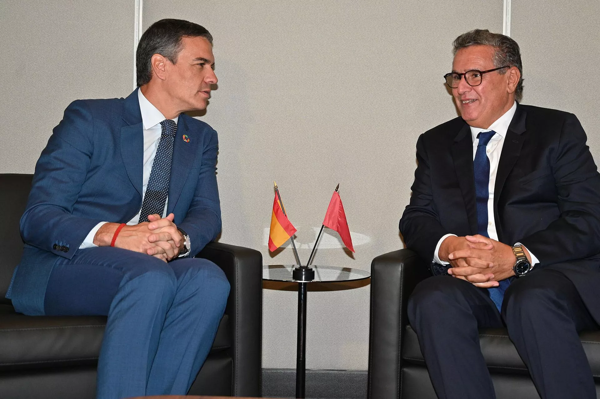 Pedro Sánchez y el primer ministro marroquí, Aziz Akhannouch, reunidos en Nueva York - Sputnik Mundo, 1920, 02.10.2024