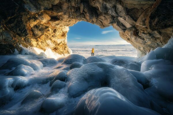 La serie Baikal invernal, alrededores de la isla de Oljón del fotógrafo Sergey Kozlov, ganadora en la categoría Proyecto fotográfico. - Sputnik Mundo