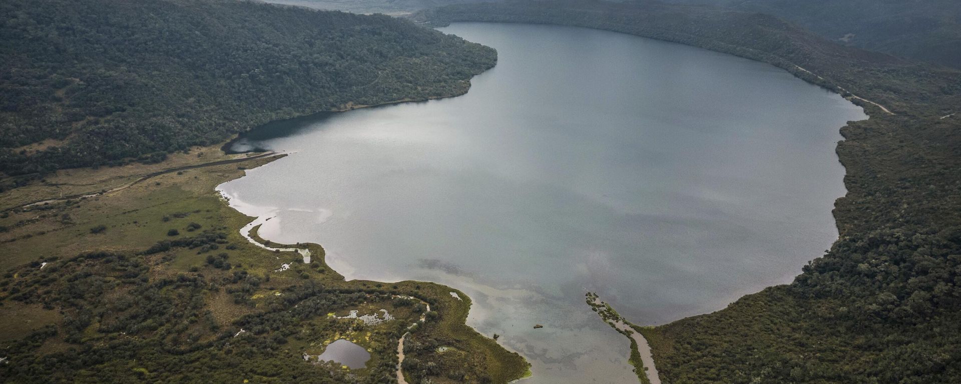 La laguna de Chingaza en el páramo del Parque Nacional Natural Chingaza, Colombia, el martes 19 de marzo de 2024, la principal fuente de agua para millones de residentes en la ciudad capital de Bogotá - Sputnik Mundo, 1920, 21.09.2026