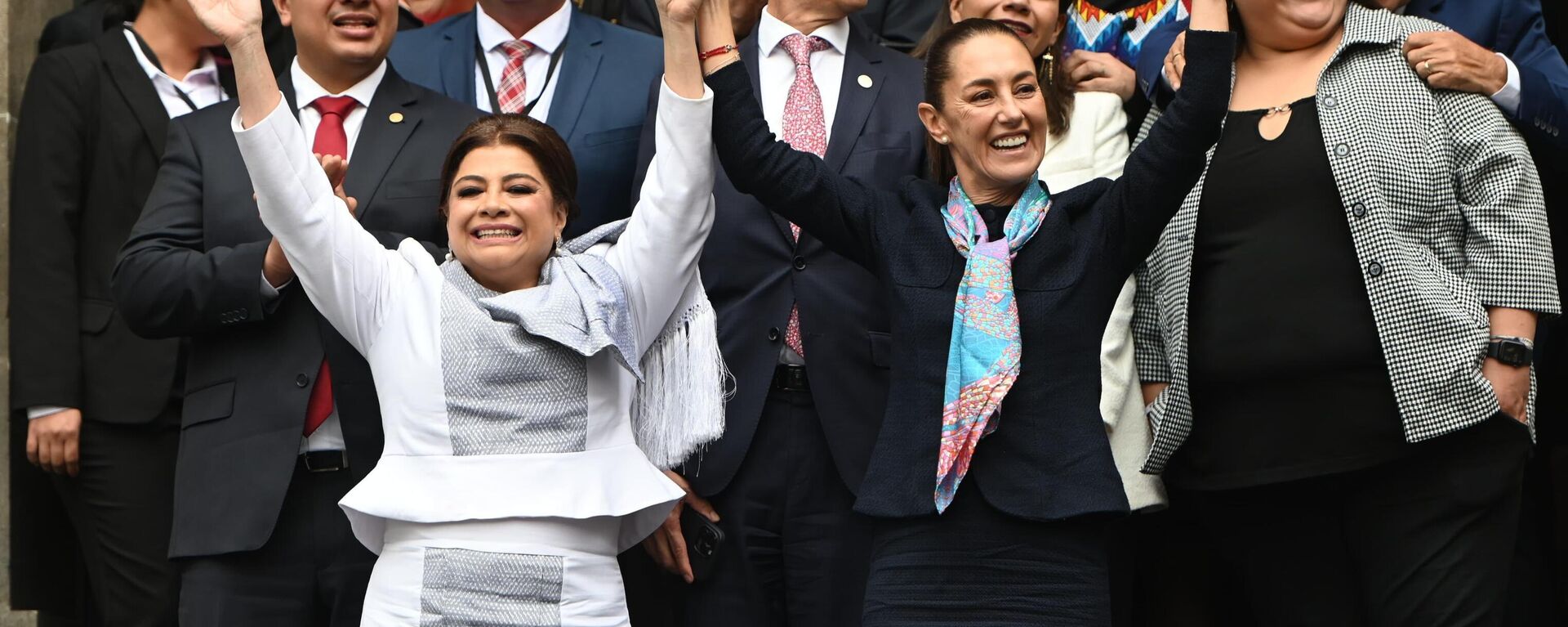 La jefa de gobierno de la CDMX, Clara Brugada, y la presidenta de México, Claudia Sheinbaum. La jefa de gobierno de la CDMX, Clara Brugada, y la presidenta de México, Claudia Sheinbaum. - Sputnik Mundo, 1920, 05.10.2024
