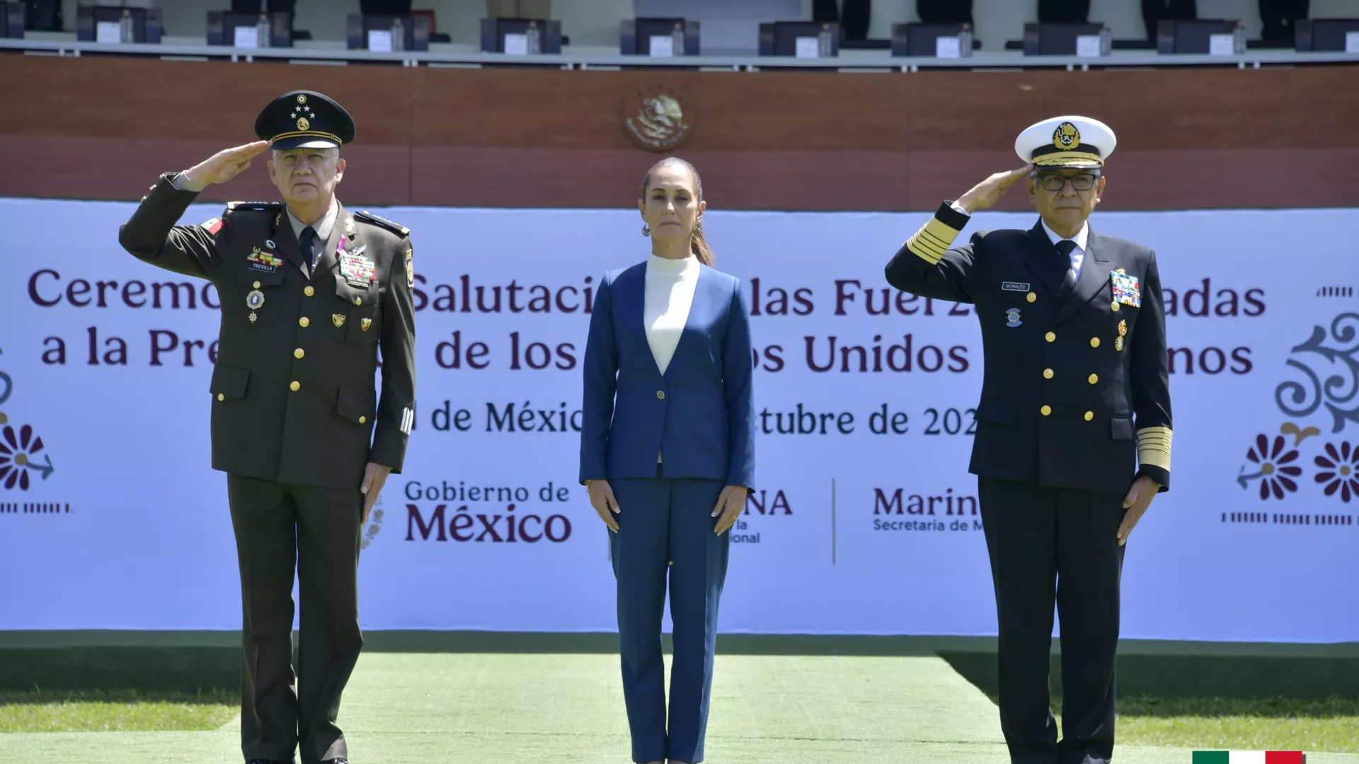 La presidenta de México, Claudia Sheinbaum, con los mayores mandos del Ejército y de la Marina - Sputnik Mundo, 1920, 07.10.2024