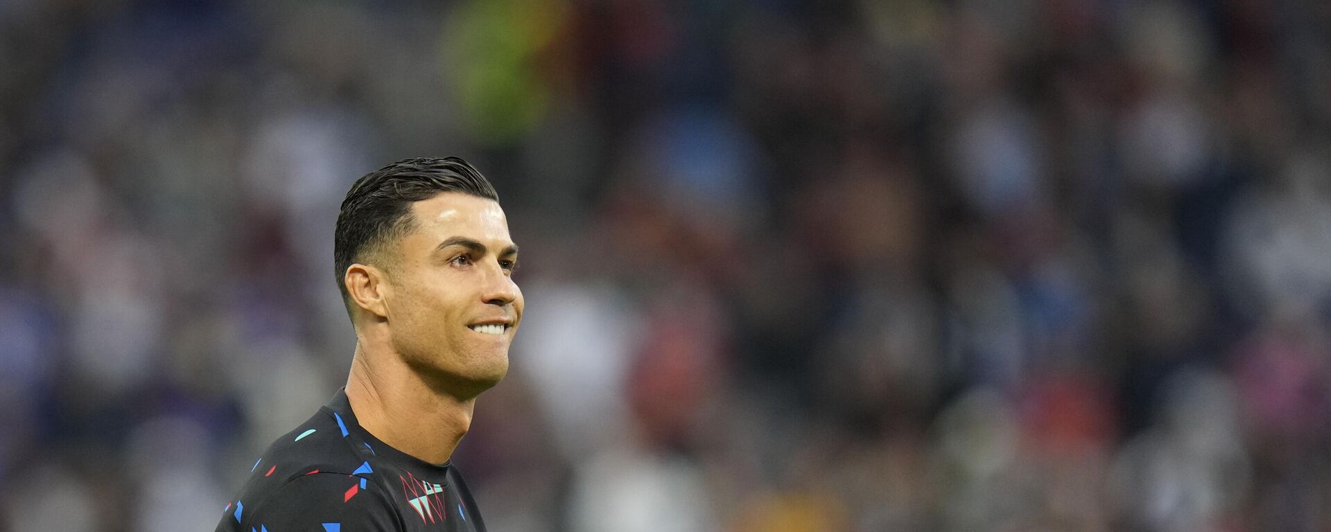 El portugués Cristiano Ronaldo aplaude antes de un partido de cuartos de final contra Francia en el torneo de fútbol Euro 2024 en Hamburgo, Alemania, el viernes 5 de julio de 2024 - Sputnik Mundo, 1920, 07.10.2024