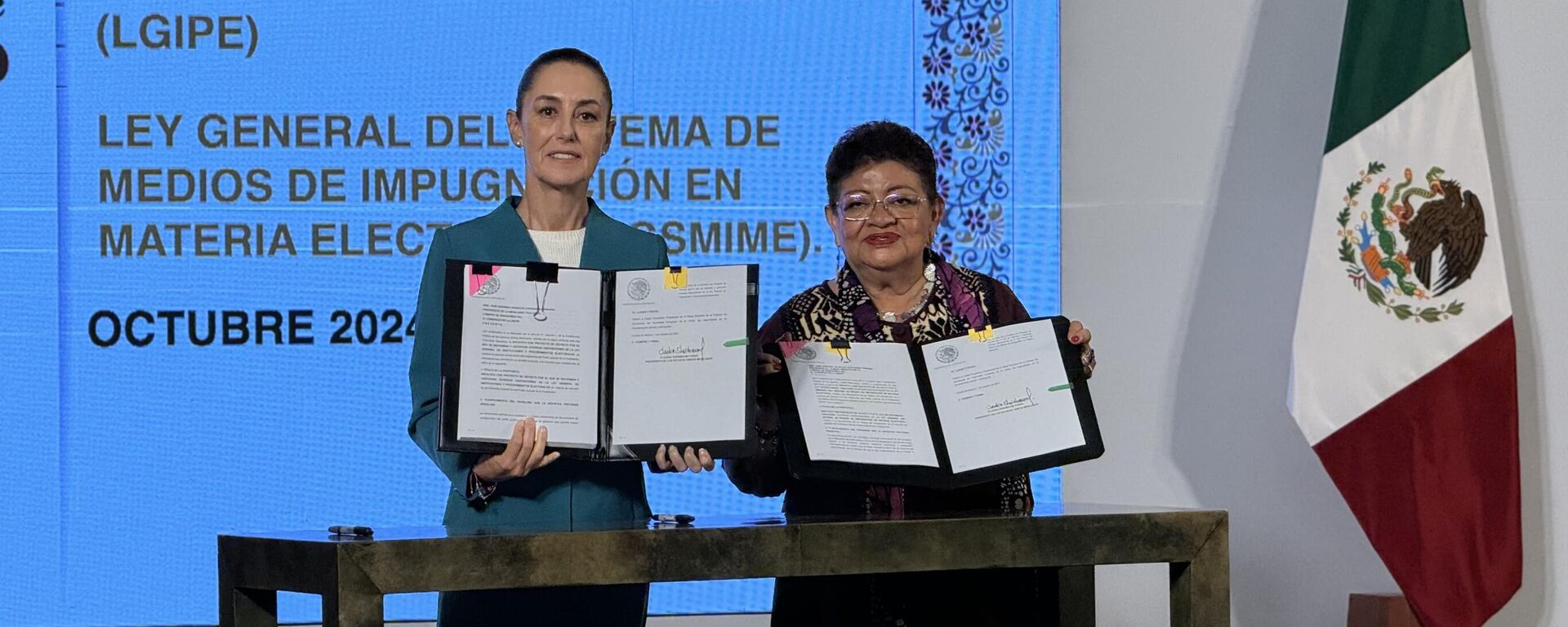 En compañía de Ernestina Godoy, la presidenta de México, Claudia Sheinbaum, envía al Congreso proyectos de ley sobre reforma del Poder Judicial - Sputnik Mundo, 1920, 08.10.2024