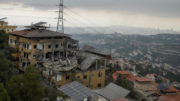 Edificios destruidos tras los ataques aéreos israelíes en el sureste de Beirut, Líbano, el 7 de octubre de 2024 - Sputnik Mundo