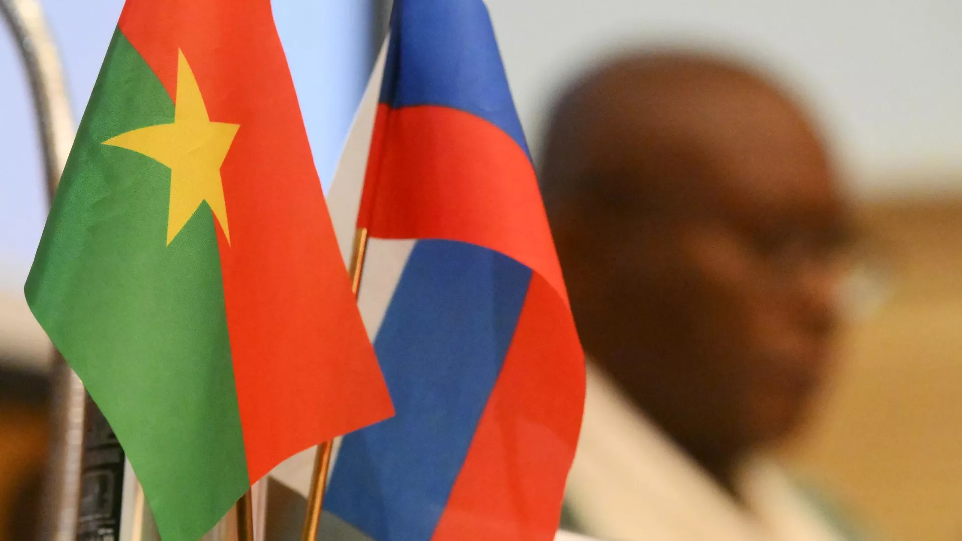 Las banderas de Burkina Faso y Rusia - Sputnik Mundo, 1920, 08.10.2024