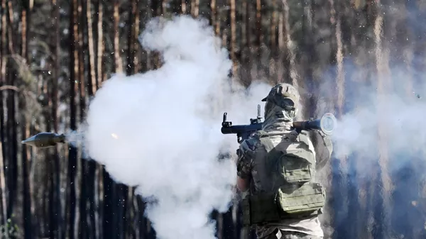 Soldado ruso en la zona de la operación militar especial en Ucrania - Sputnik Mundo