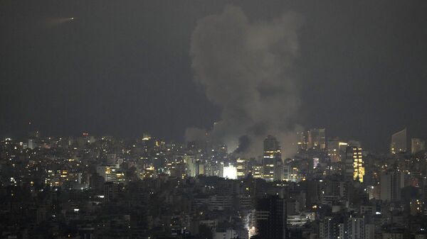 Ataque israelí contra Beirut, el Líbano, el 10 de octubre de 2024 (imagen referencial) - Sputnik Mundo
