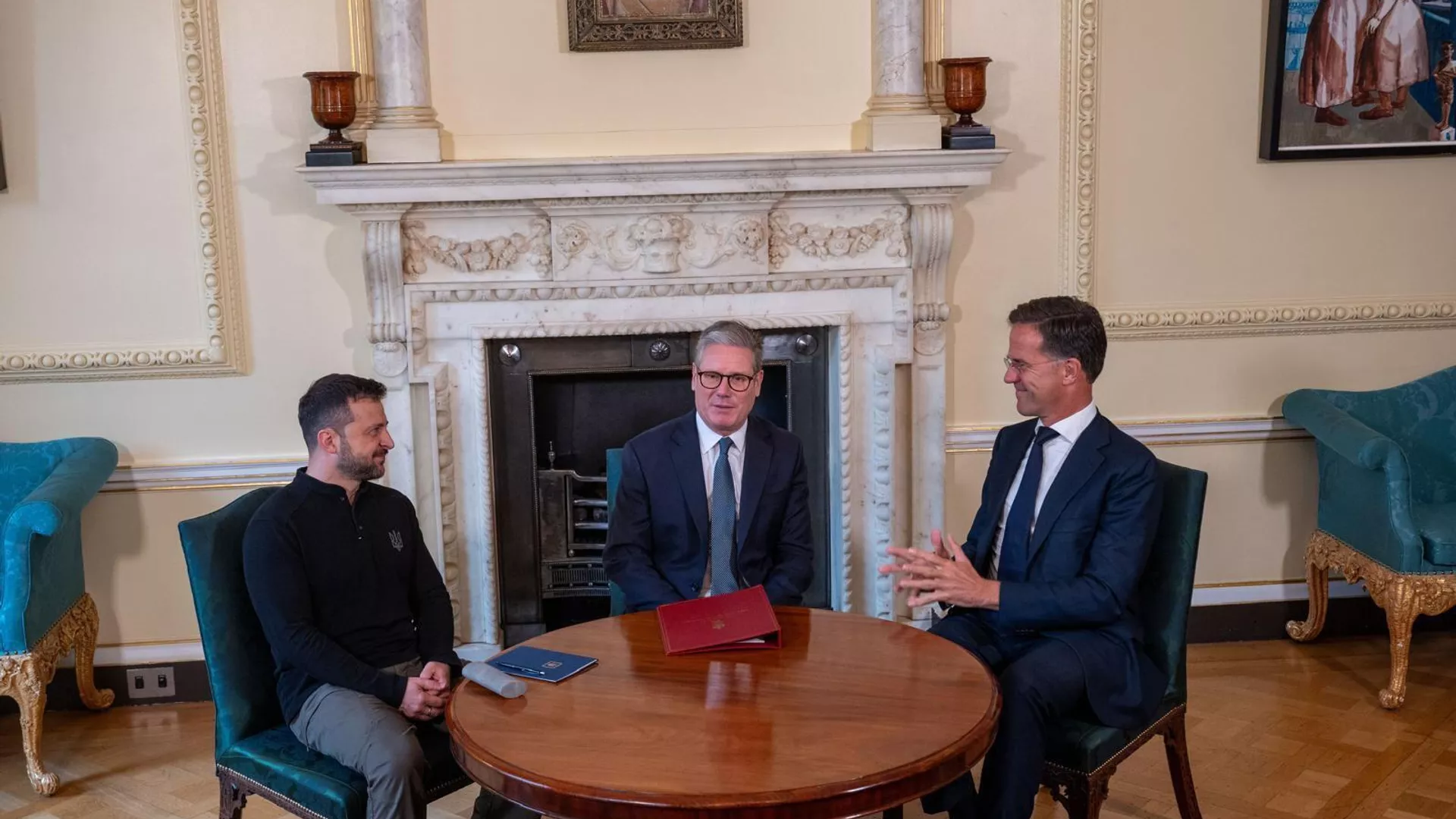 Volodímir Zelenski, Keir Starmer y Mark Rutte