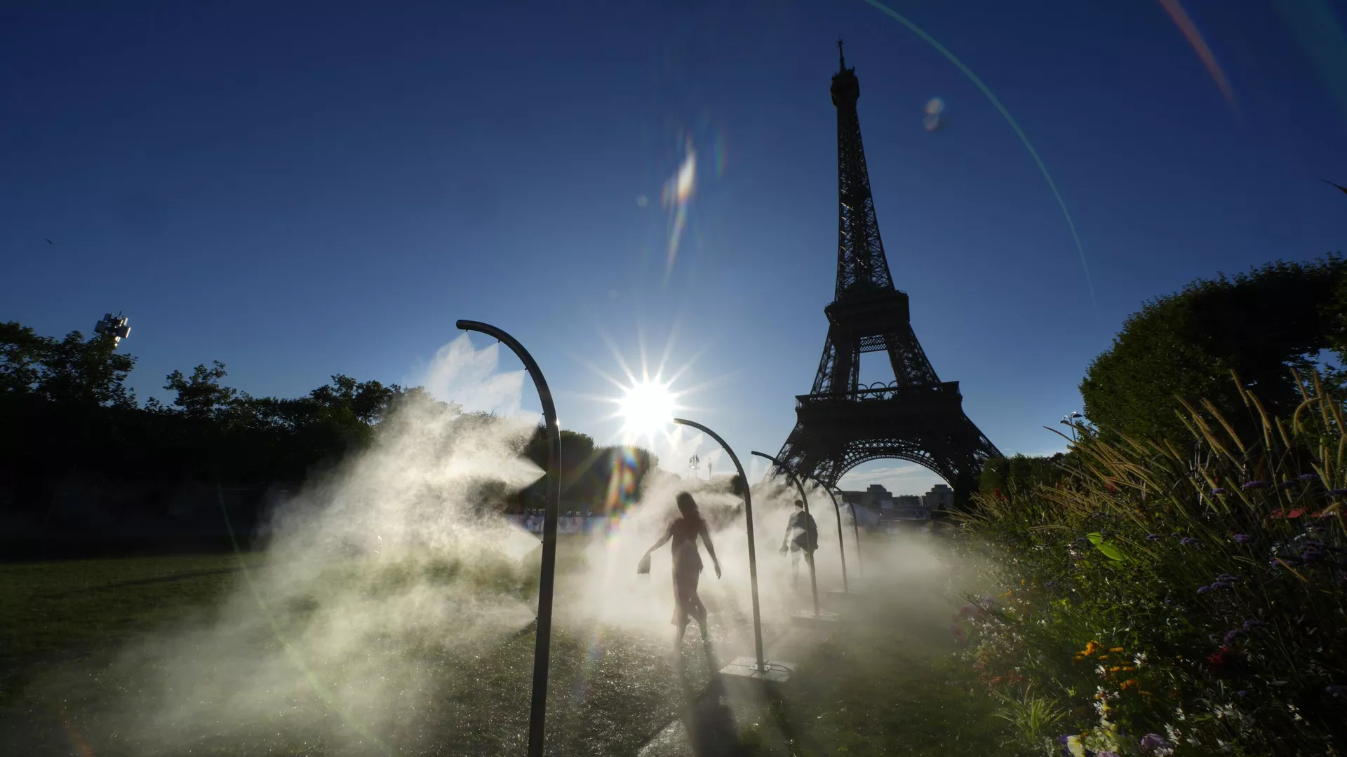 La Torre Eiffel  - Sputnik Mundo, 1920, 10.10.2024