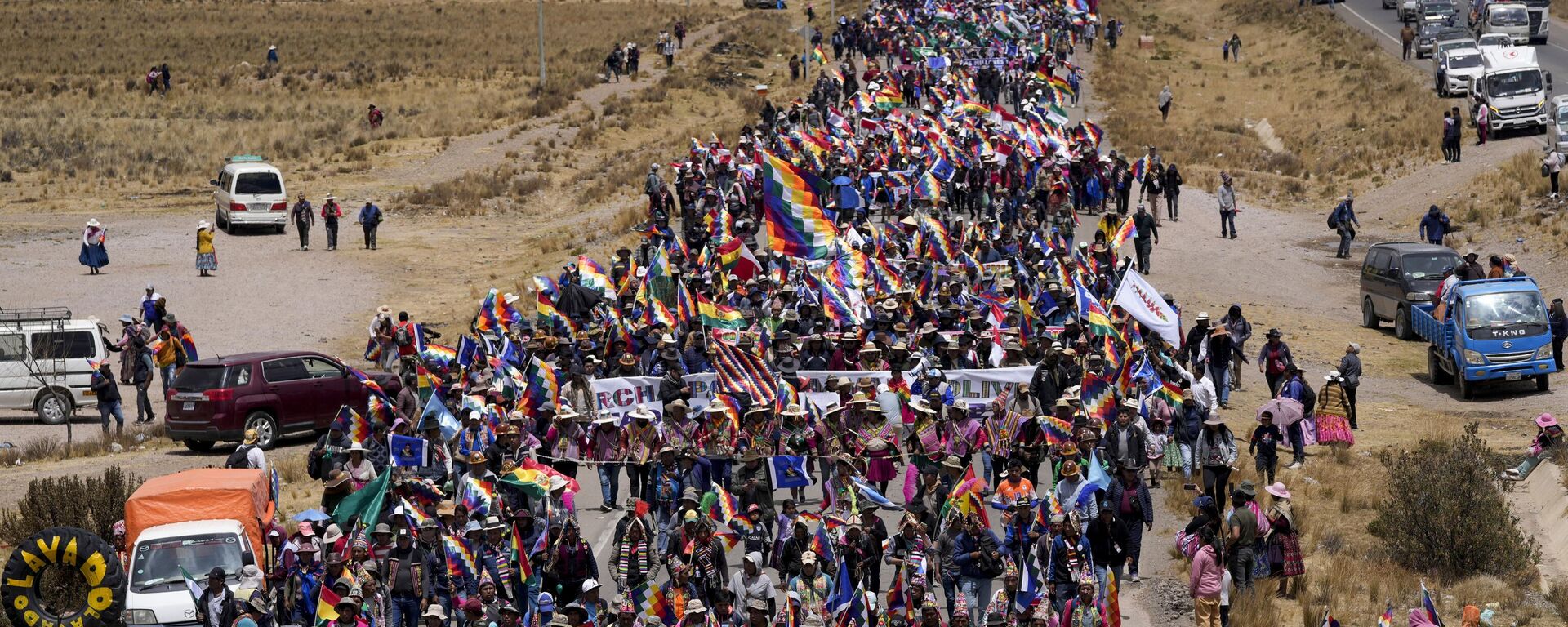 Simpatizantes del expresidente Evo Morales marchan hacia la capital para protestar contra el gobierno del actual presidente Luis Arce cerca de El Alto, Bolivia, el domingo 22 de septiembre de 2024  - Sputnik Mundo, 1920, 15.10.2024