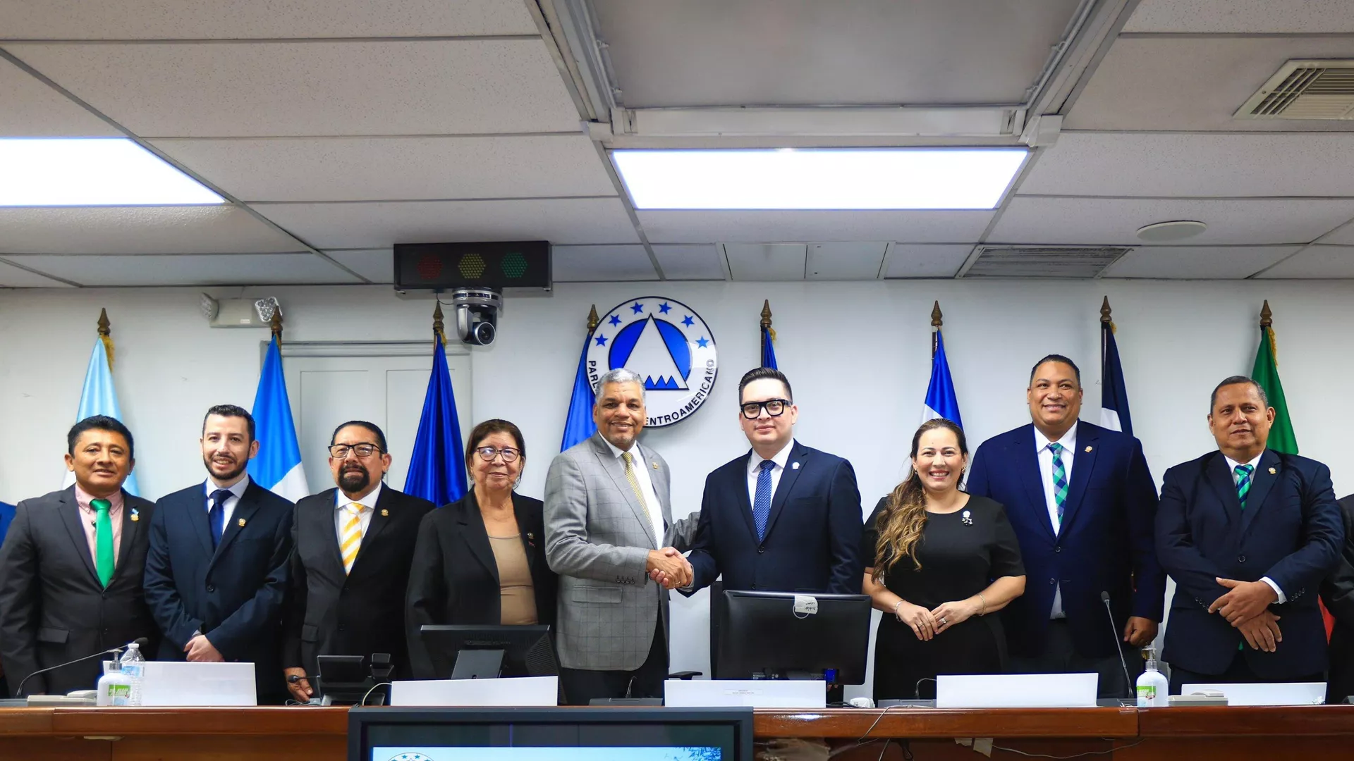 El diputado salvadoreño Carlos René Hernández Castillo es elegido como presidente del Parlamento Centroamericano (Parlacen) para el período 2024-2025 - Sputnik Mundo, 1920, 22.10.2024