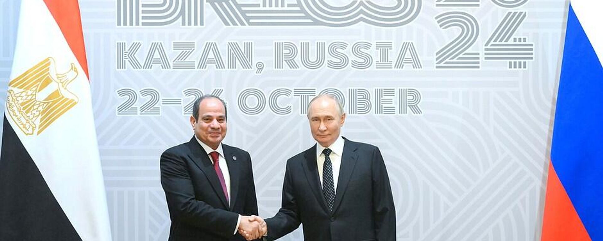 El presidente ruso Vladpimir Putin (derecha) y su homólogo egipcio, Abdelfatah al Sisi (izquierda), mantuvieron conversaciones al margen de la cumbre de los BRICS que se celebra en Kazán - Sputnik Mundo, 1920, 23.10.2024