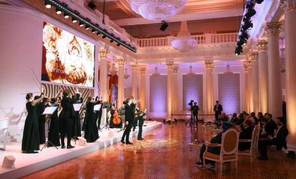 Así es como se celebró el concierto previo a la cena informal de los jefes de delegación de los BRICS.La orquesta interpretó melodías de los países miembros. - Sputnik Mundo