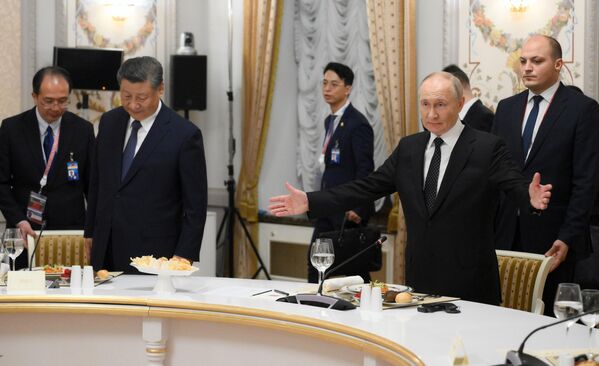 El mandatario ruso recibe a todos jefes de delegación de los Estados de los BRICS en la cena informal. - Sputnik Mundo