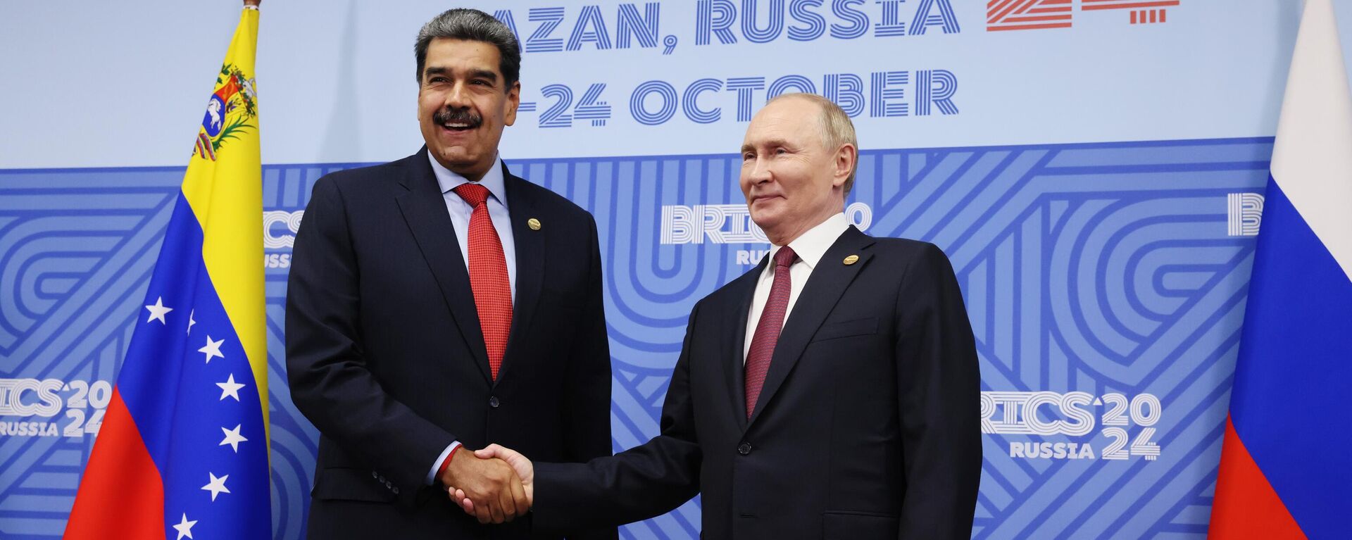 El presidente venezolano Nicolás Maduro y su homólogo ruso Vladímir Putin durante la XVI Cumbre de los BRICS - Sputnik Mundo, 1920, 23.10.2024