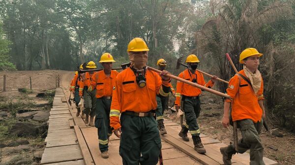 Bomberos bolivianos combaten los incendios (archivo)  - Sputnik Mundo