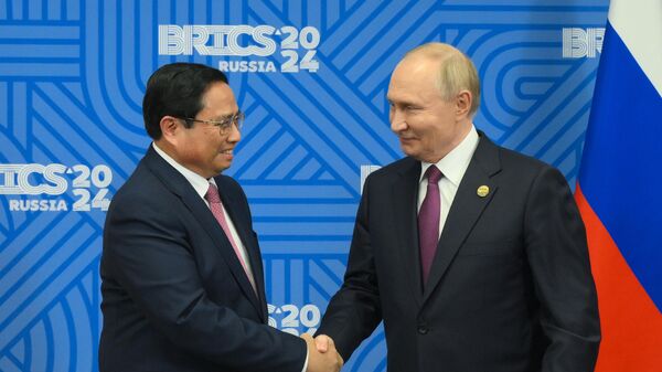 Pham Minh Chinh y Vladímir Putin - Sputnik Mundo