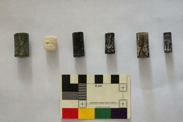 Sellos cilíndricos de la antigua Babilonia, hallados por arqueólogos - Sputnik Mundo