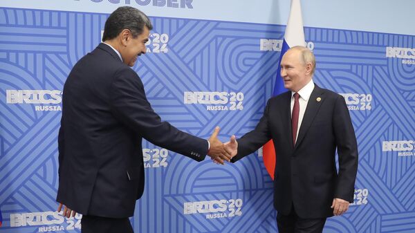 El presidente venezolano, Nicolás Maduro, y el presidente ruso, Vladímir Putin, se reúnen en el marco de la XVI Cumbre de los BRICS - Sputnik Mundo