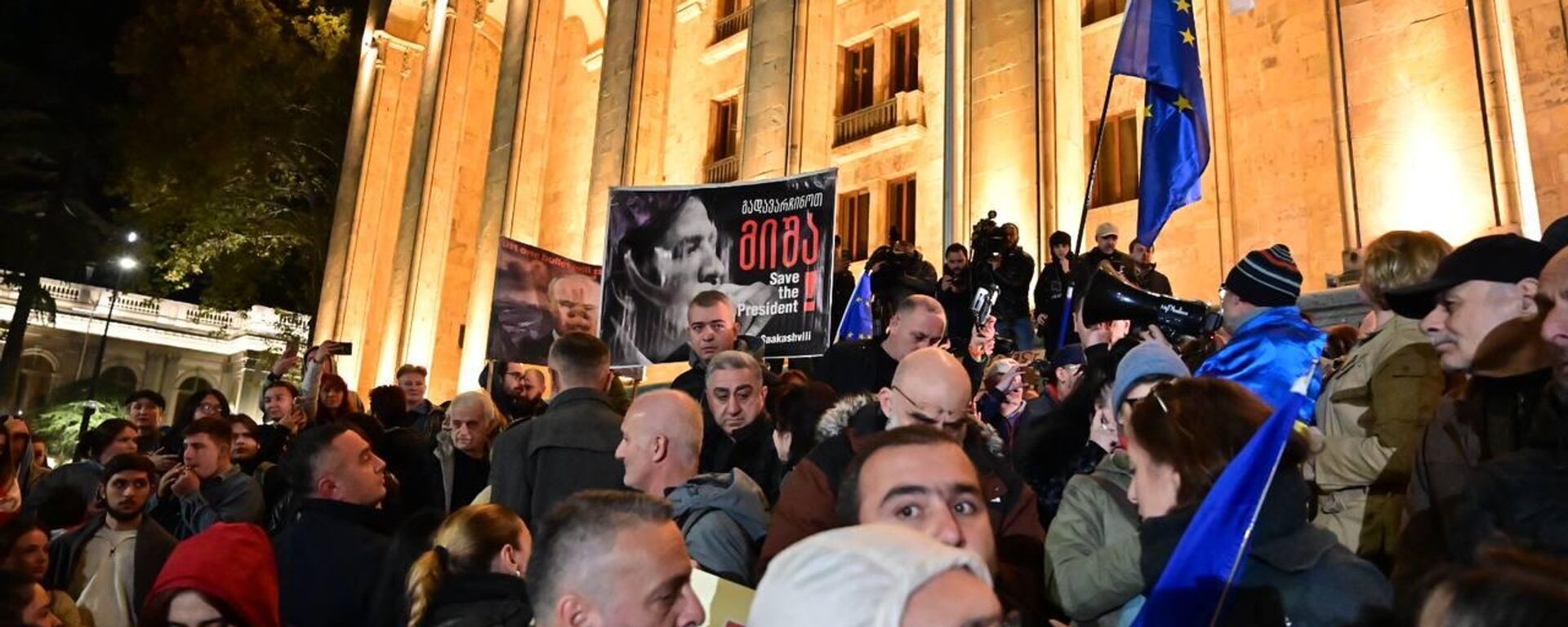 La oposición georgiana protesta frente al edificio del Parlamento en Tiflis - Sputnik Mundo, 1920, 29.10.2024