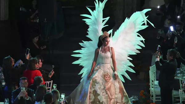 Miss Bulgaria, Elena Vian, participa en el desfile de catrinas del Día de Muertos en la Ciudad de México, México. - Sputnik Mundo