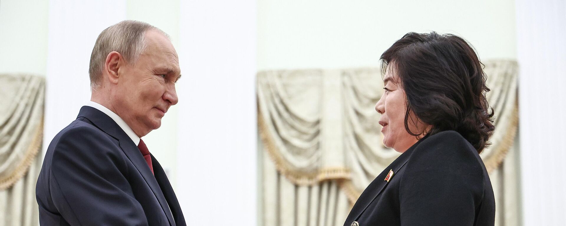 El presidente de Rusia, Vladímir Putin, sostiene negociaciones con la ministra de Exteriores de Corea del Norte, Choe Son-hui - Sputnik Mundo, 1920, 04.11.2024