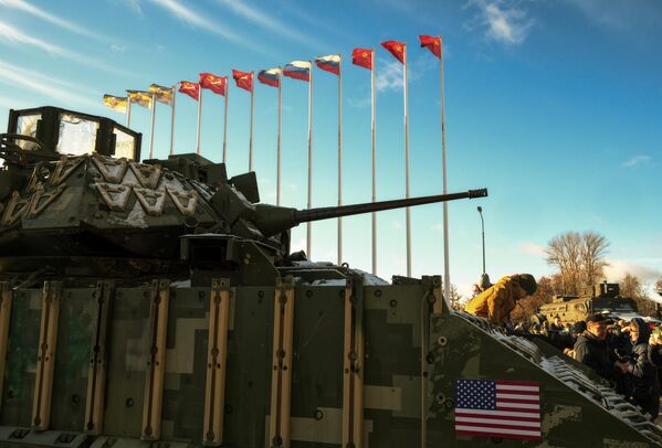 &quot;La exhibición de equipos de trofeos, por un lado, muestra con quién estamos en guerra: el llamado Occidente colectivo entero&quot;, declaró en la inauguración de la exposición el comandante en jefe de la Armada rusa, el almirante Alexandr Moiséyev. - Sputnik Mundo