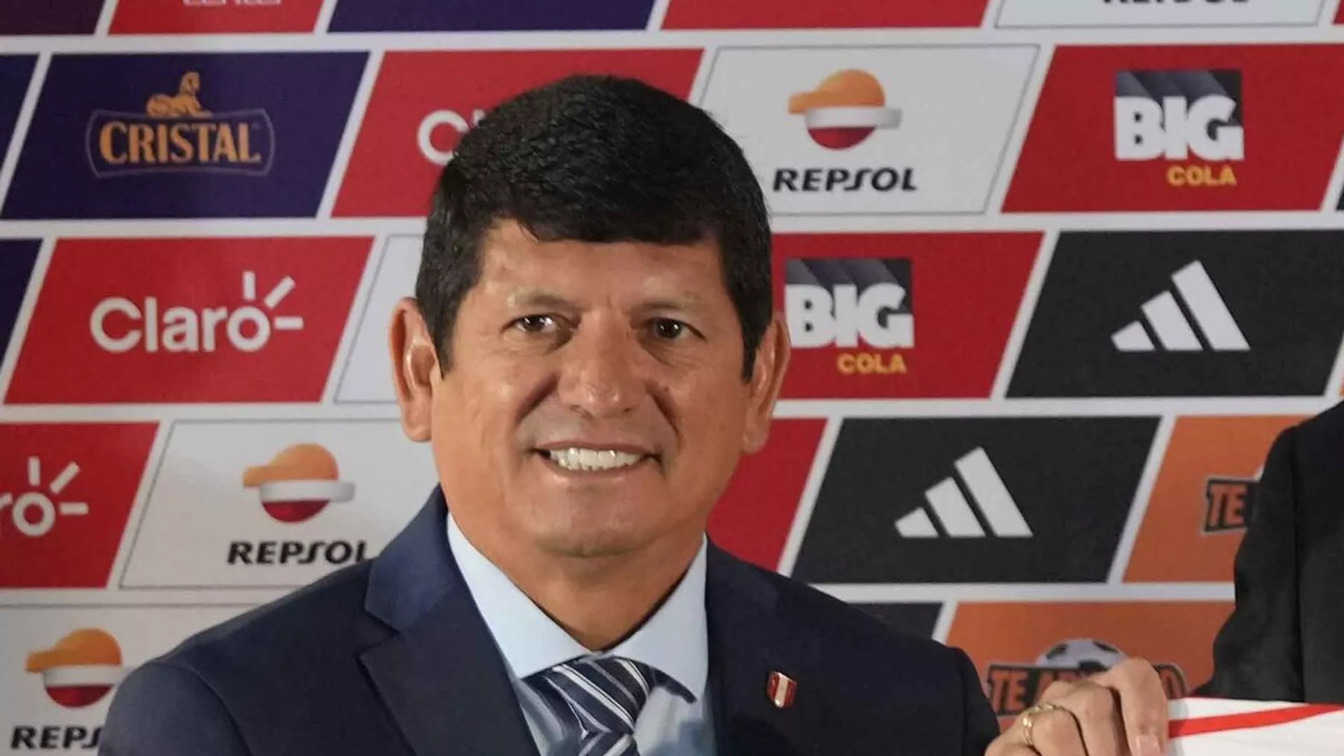 Agustín Lozano, presidente de la Federación Peruana de Fútbol (FPF), durante una conferencia de prensa en Lima, Perú, 10 de enero de 2024  - Sputnik Mundo, 1920, 07.11.2024