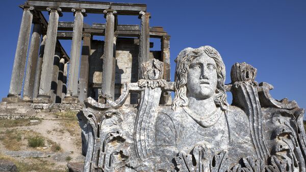 Templo de Zeus de la antigua ciudad de Azanos en Kutahya, Turquía - Sputnik Mundo