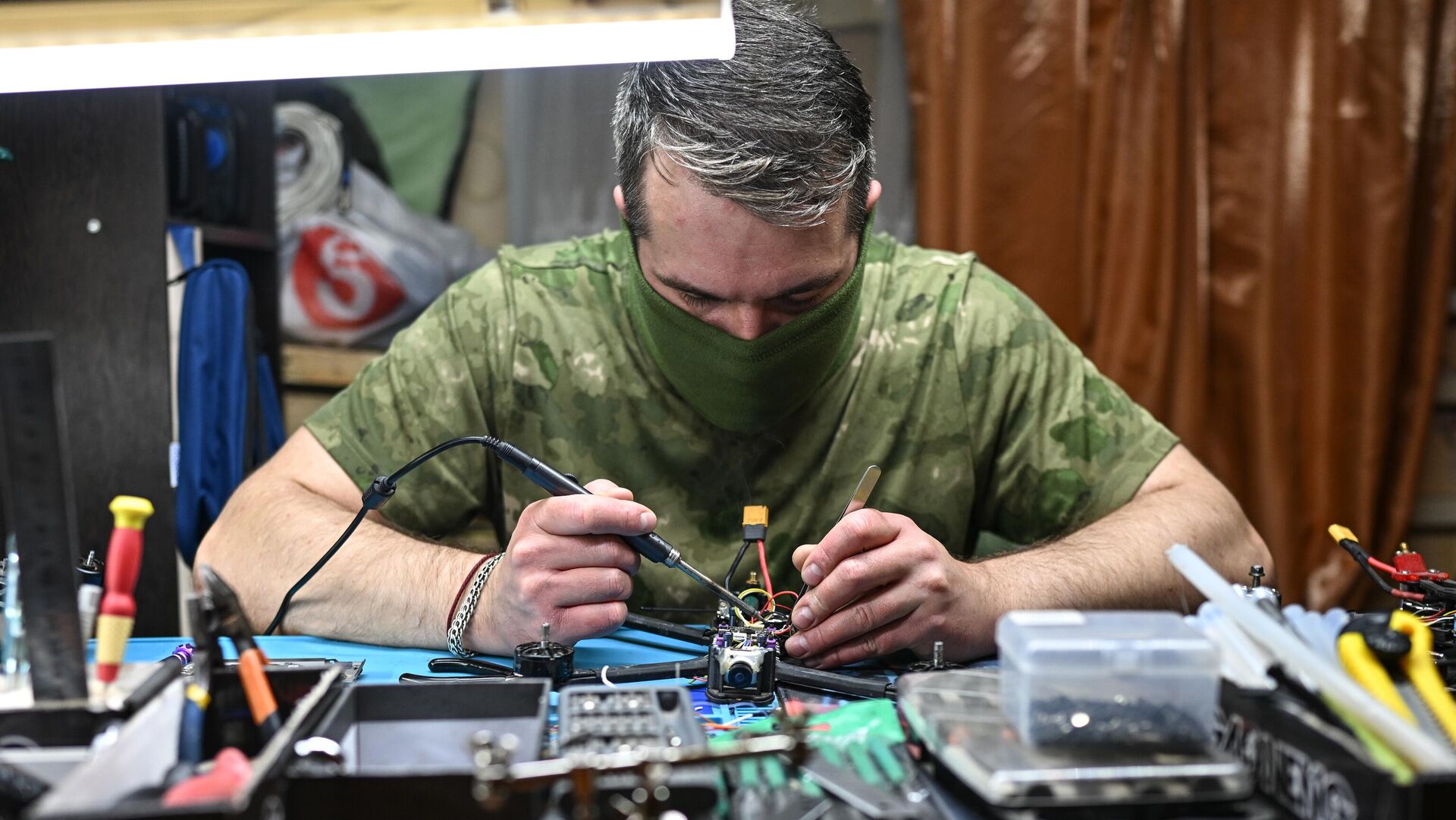 Soldado ruso en la zona de la operación militar especial  - Sputnik Mundo, 1920, 11.11.2024