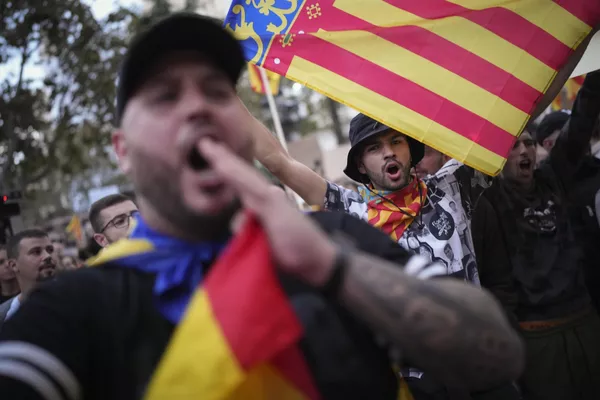 El gobierno local insiste en que la escala de la catástrofe era imprevisible.Sin embargo, la agencia meteorológica española declaró el nivel máximo de peligro por fuertes lluvias ya a las 07:30 [06:30 GMT] horas del 29 de octubre. - Sputnik Mundo