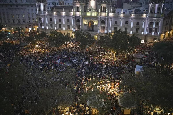 Los residentes locales creen que la guerra política entre las autoridades regionales y federales ha contribuido a la inacción de las mismas para prevenir y hacer frente a las graves consecuencias de las inundaciones. Los residentes locales creen que la guerra política entre las autoridades regionales y federales ha contribuido a la inacción de las mismas para prevenir y hacer frente a las graves consecuencias de las inundaciones. - Sputnik Mundo